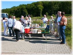 Sektfrühstück an der Autobahn