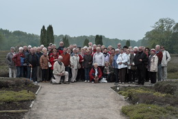 Wanderfreunde in der Heide