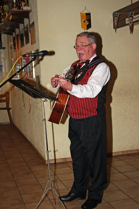IMG_1728+.jpg - Legt der Eber mit der Wutz einen Tango aufs Parkett ...